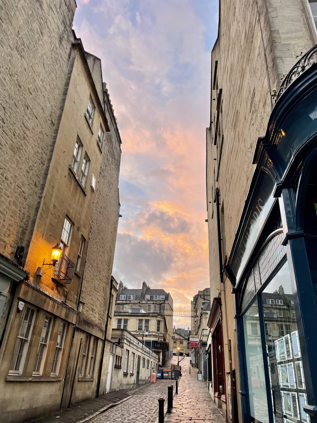 Bath, England- A City filled with iconic architecture, exquisite cuisines and natural&nbsp;springs